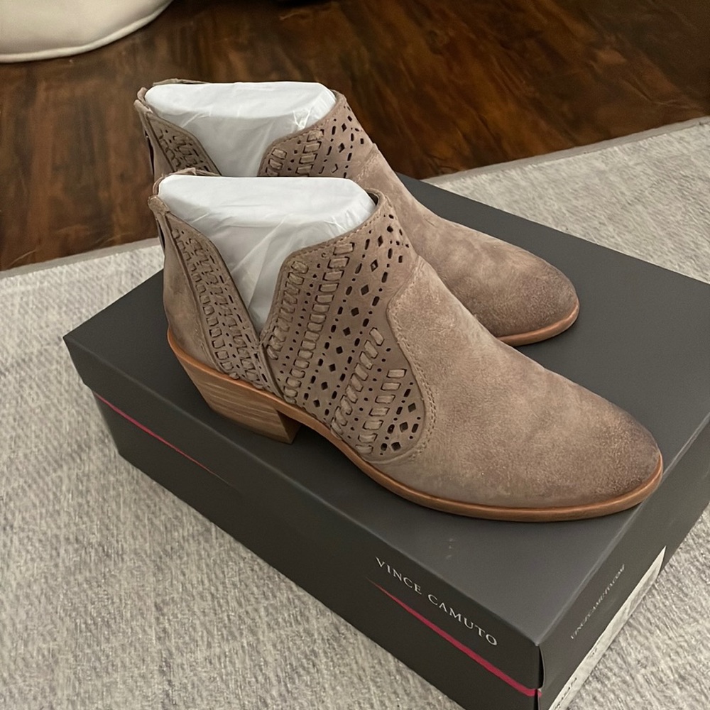 Vince Camuto VC Prasata Booties